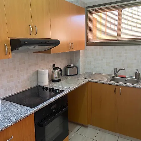 1 Bedroom Garden Flat, Sleeps 4 Appartamento Paphos