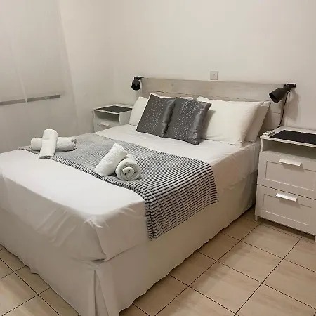 1 Bedroom Garden Flat, Sleeps 4 * Paphos
