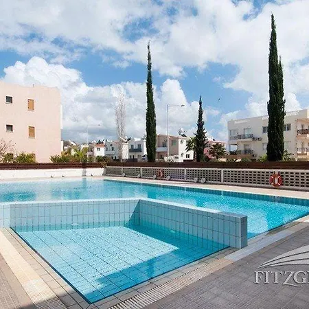 Apartment 1 Bedroom Garden Flat, Sleeps 4 *