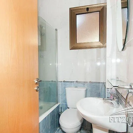 1 Bedroom Garden Flat, Sleeps 4