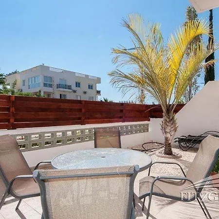 1 Bedroom Garden Flat, Sleeps 4 * Paphos