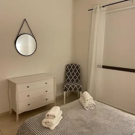 1 Bedroom Garden Flat, Sleeps 4 * Paphos